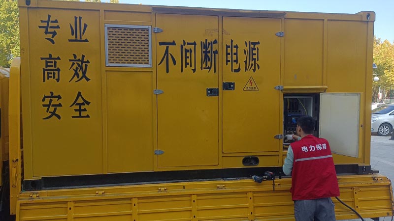 肇州柴油发电机组和UPS电源配合使用时，如何避免切换过程中的电力中断？